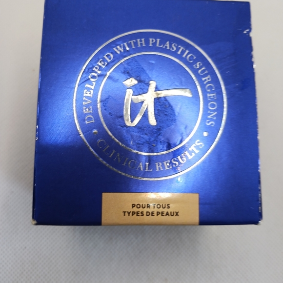 "Confidence In Your Beauty Sleep" Skin Transforming Pillow Cream by It Cosmetics - Picture 2 of 4